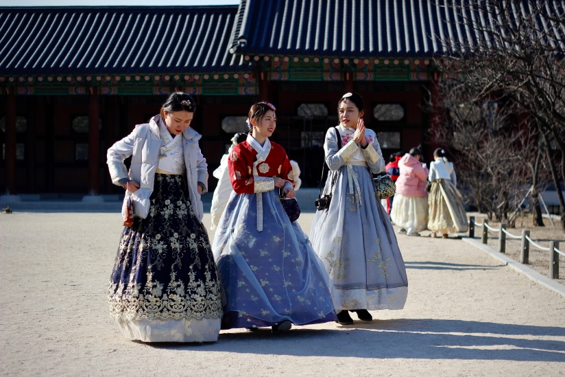 cewek korea pakai hanbok