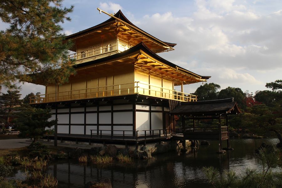golden pavilion temple kinkaku-ji